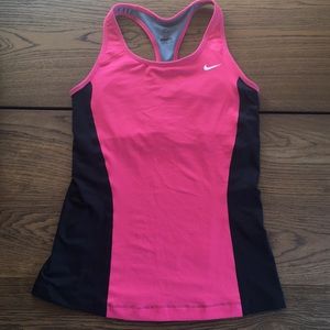 💙 Donating 4/1 💙 Nike Dri-Fit workout tank top
